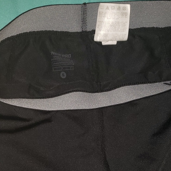Nike cropped leggings - Picture 2 of 2